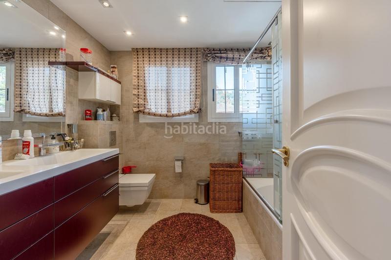 Foto 5c696f88-ec31-485c-b2ef-2f60b50f3a29. Chalet casa o chalet independiente en venta en calle de les alzines en Sant Just Desvern