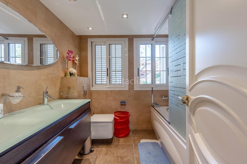 Foto b518e179-6d85-40b6-9660-12dd78eb3943. Chalet casa o chalet independiente en venta en calle de les alzines en Sant Just Desvern