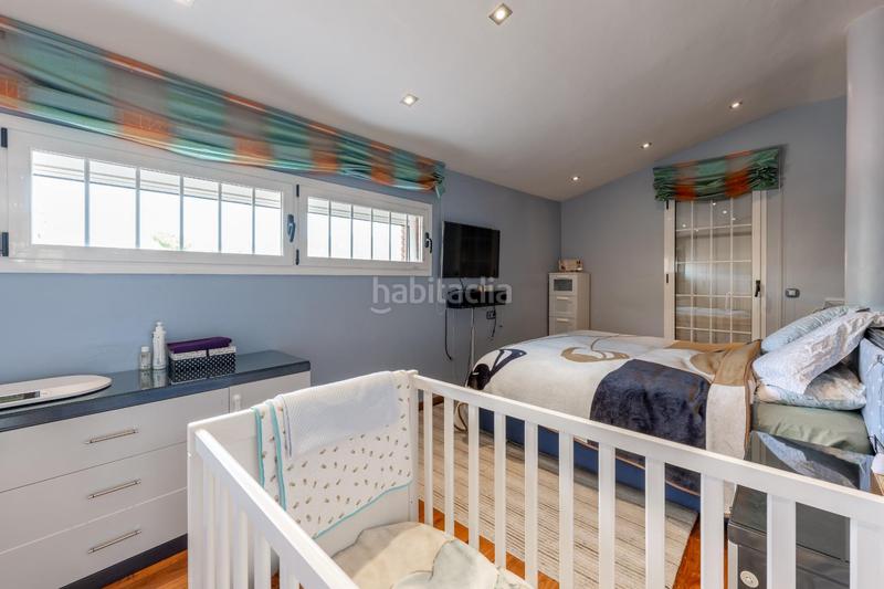 Foto f5cc6a1d-c271-4f3d-b509-9e51e7f4365b. Chalet casa o chalet independiente en venta en calle de les alzines en Sant Just Desvern
