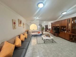 Casa  Calle andamana. Casa terrera en vecindario