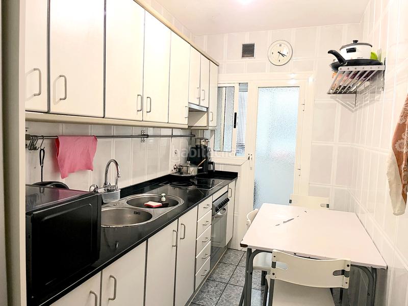 Foto a519fe10-1a8c-4dae-a151-866f303c491c. Piso  de 4 habitaciones con ascensor y balcón en Rubí