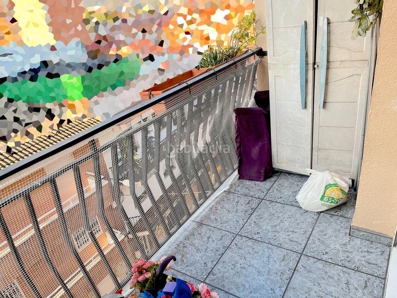 Foto b49d0d1e-2681-4fe3-84df-ec09b70ed40e. Piso  de 4 habitaciones con ascensor y balcón en Rubí