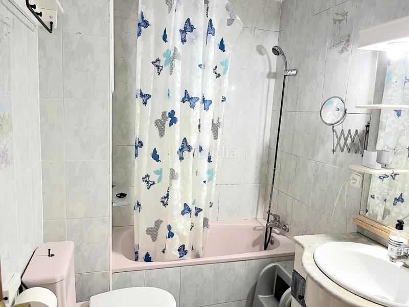 Foto f1cb5476-ac0b-44e2-86f7-13a1a7ffc910. Piso  de 4 habitaciones con ascensor y balcón en Rubí