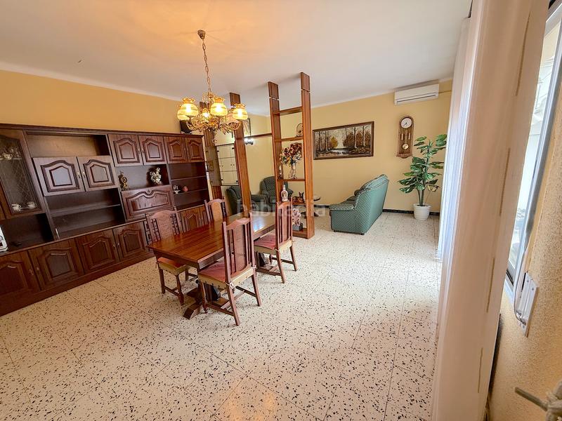 Foto d02d3ad1-1d1a-40fa-82da-3386e725977e. Piso  grande, 4 hab, 2 terrazas, 2 vecinos. en Rubí