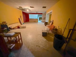 Local Comercial a Centre. Local 171m con escaparate en la serreta