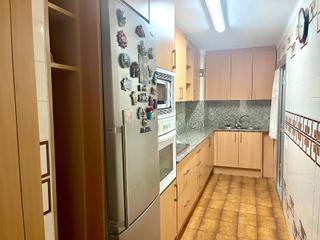 Appartement à La Cogullada. Piso 4 hab, 2 baños, asc, parking, cerca centro.