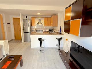 Pis a Ca nOriol. Piso 2 hab y balcn. con parking. finca 2.001. sol todo el da.