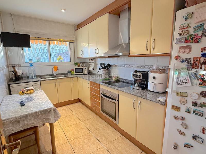 Foto b00e33f2-b9a1-44d7-bfd3-490eb63aac08. Casa adossada amb calefacció aparcament a Ca n´Oriol Rubí