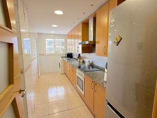 Pis a Mercat. Piso grande y céntrico. 3 hab, 2 baños, balcón. parking.