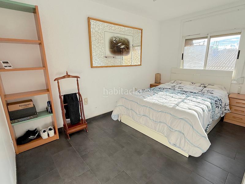 Foto 27a4752b-db09-48e2-9753-987444cd4ab9. Casa aparellada amb calefacció aparcament a Progrés Rubí