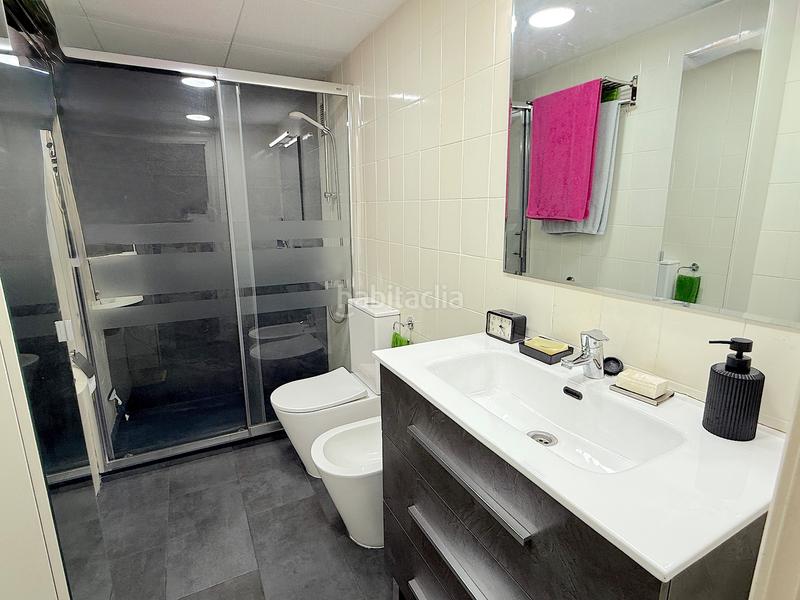 Foto 3123aa0c-c1c1-45b9-beeb-bec1a41619a7. Casa aparellada amb calefacció aparcament a Progrés Rubí