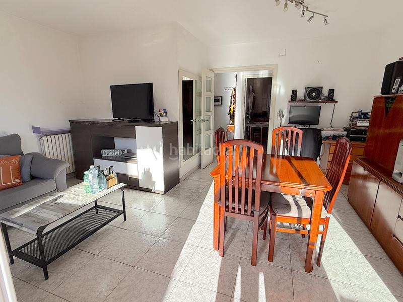 Foto 3bc676ea-75fe-41cc-9c7f-b4e548b5a086. Casa aparellada amb calefacció aparcament a Progrés Rubí