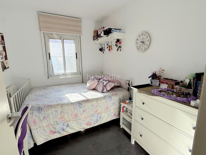 Foto 407ec1e4-514c-4c12-8c55-b18bfb172cad. Casa aparellada amb calefacció aparcament a Progrés Rubí