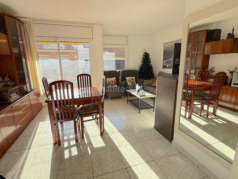 Foto 57bca048-a511-43b5-bc6c-2317639fdfb4. Casa aparellada amb calefacció aparcament a Progrés Rubí