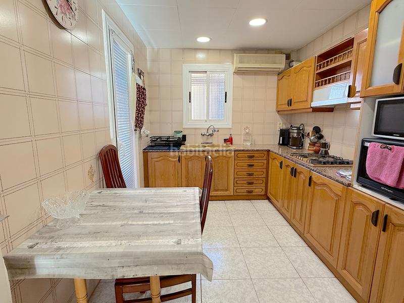 Foto 7cffe324-3f51-405a-9ec5-b183e380a3c5. Casa aparellada amb calefacció aparcament a Progrés Rubí