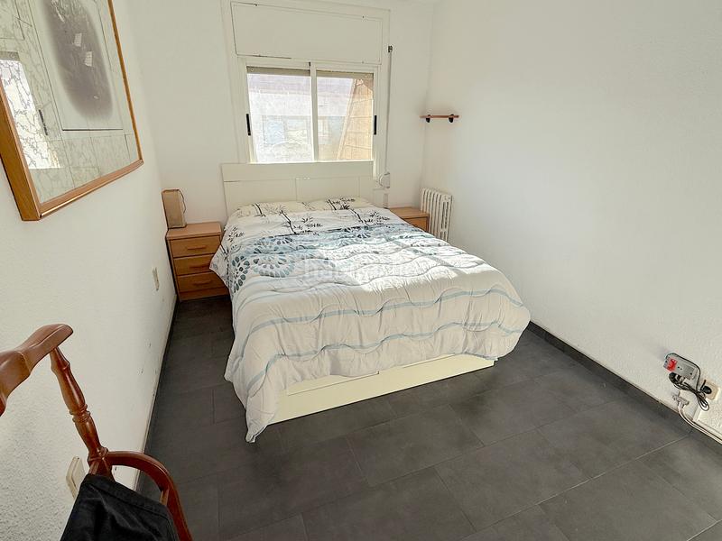 Foto 99fe3eac-34ab-4ad8-9388-af015064d026. Casa aparellada amb calefacció aparcament a Progrés Rubí