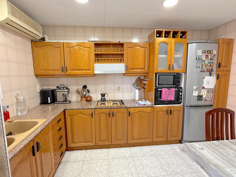 Foto ad6e1c2c-5441-4017-8a04-6b1d6b649980. Casa aparellada amb calefacció aparcament a Progrés Rubí