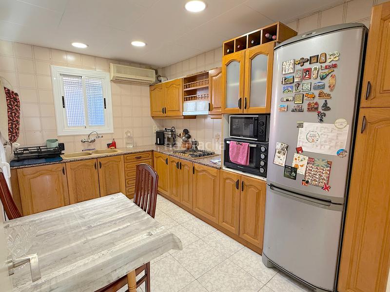 Foto b6464e16-45ef-4cd3-b5bf-d3c7c6326623. Casa aparellada amb calefacció aparcament a Progrés Rubí