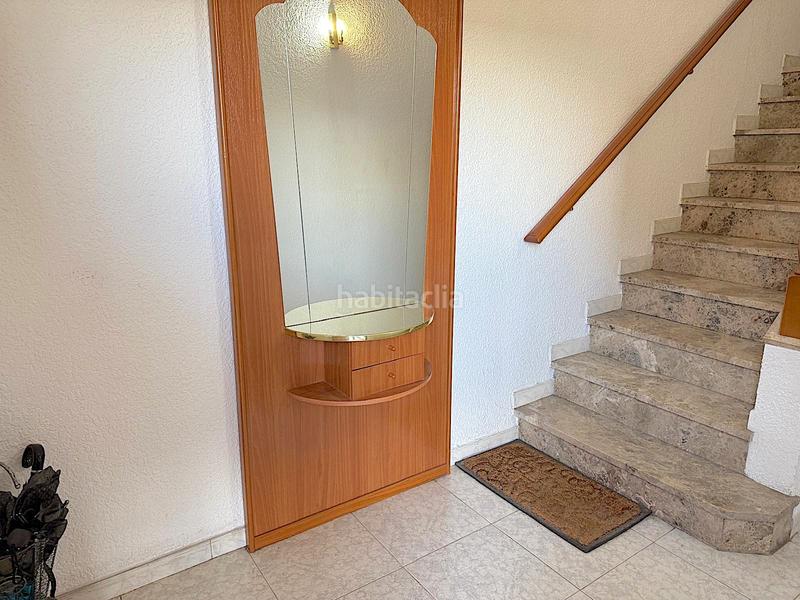 Foto d572d038-8f18-4e37-b3ba-1a7b281d16ff. Casa aparellada amb calefacció aparcament a Progrés Rubí