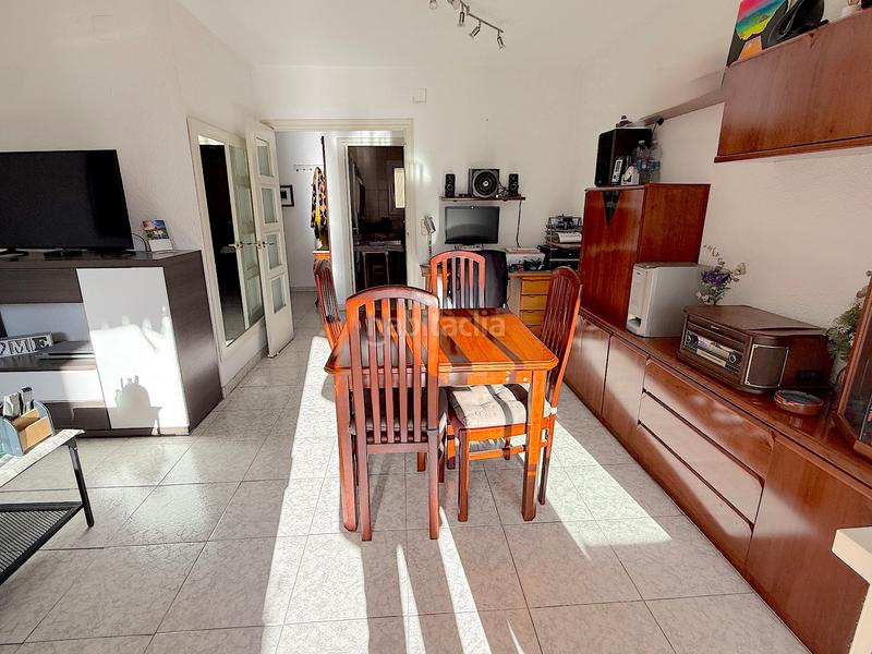 Foto e06c9852-e67a-4d7c-a5f8-5082de3c4693. Casa aparellada amb calefacció aparcament a Progrés Rubí