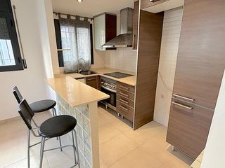 Appartement à Mercat. Piso céntrico del año 2007 con 1 hab