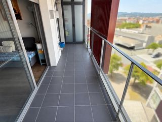 Etagenwohnung in Can Clos-Pinetons. Piso semi-nuevo en ripollet, de 1 hab, parking y trastero.