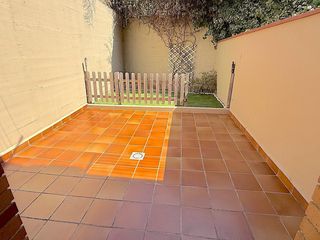 Casa a schiera in Ca n´Oriol. Casa año 2001 en can roses con garaje y patio.