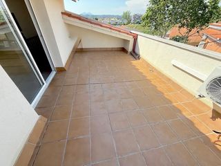 Maison jumelée à Ca n´Oriol. Casa 4 hab, garaje, 3 terrazas. muy soleada y con vistas.