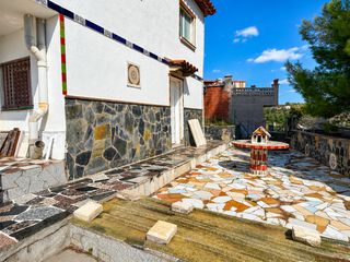 House in Castellnou-Can Mir-Can Solà. Casa con garaje en castellnou edificada sobre 985m de terreno a