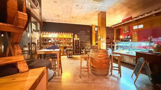 Traspàs Local Comercial  Calle de l'alba. Gastrobar vinoteca, local emblematico en la rapita