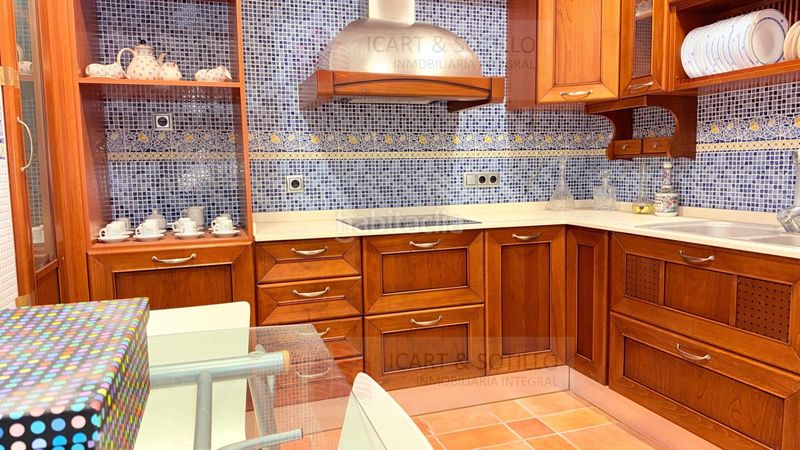 Foto e394ac76-d325-4b59-9d70-3d5c9f003726. Casa amb calefacció a Casco Urbano Vinaròs