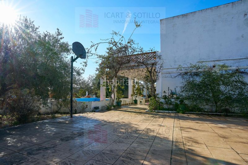 Foto a9da475e-006e-43e4-a64a-639e07a433e6. Xalet amb piscina a Alcanar