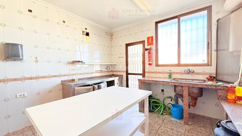 Foto df8b34ae-c364-437b-8eef-ff0dafa1bb7d. Local comercial a Playa Norte Peñíscola