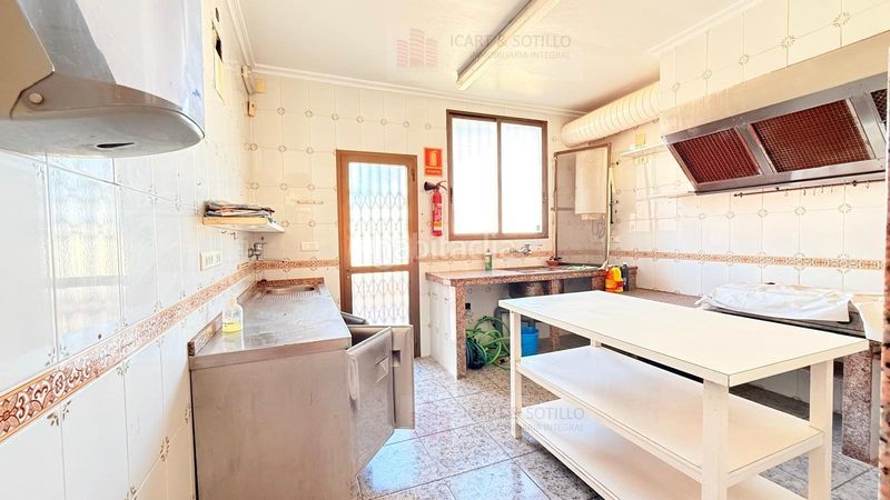 Foto e9e139ff-e0ba-4d8a-8a8b-1308cd504d2a. Local comercial a Playa Norte Peñíscola