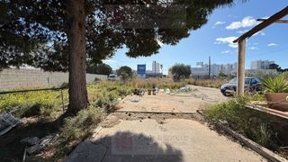 Chalet  Valencia-barna. Finca urbana de 1.730 m2 en les salines vinaròs con vivienda y a