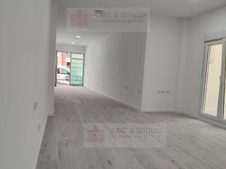 Business premise in Pueblo. Planta baja diáfana reformada a estrenar en pleno centro de beni
