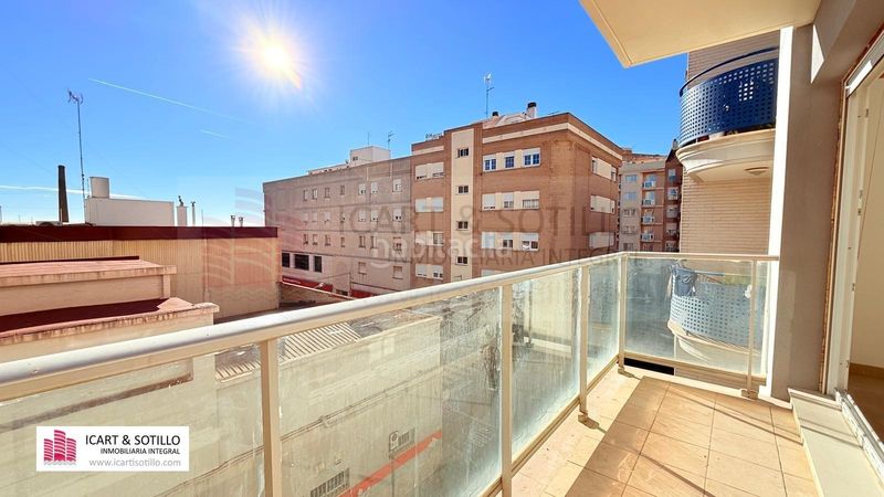 Foto 3b6df7c4-3955-49d2-b3df-3550e7fa76a6. Àtic amb calefacció aparcament a Casco Urbano Vinaròs