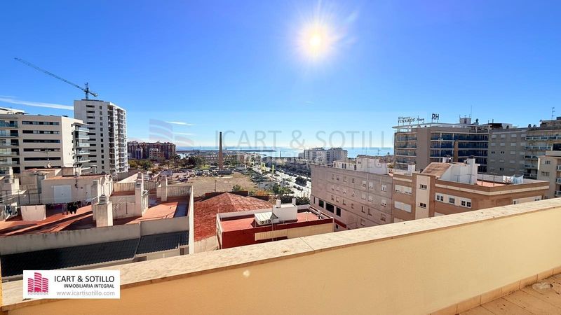 Foto 9d0f8803-0583-4ece-9514-b037be37f027. Àtic amb calefacció aparcament a Casco Urbano Vinaròs