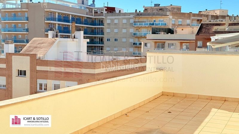 Foto a781b71a-b21c-4db9-96b5-9da5234fe876. Àtic amb calefacció aparcament a Casco Urbano Vinaròs