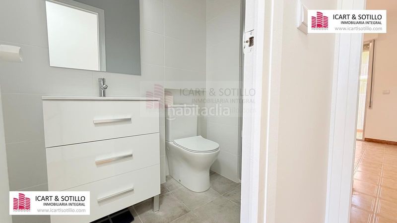 Foto 4e885889-57ec-4bf6-afdc-f04dc6cbf119. Apartament amb aparcament a Casco Urbano Vinaròs