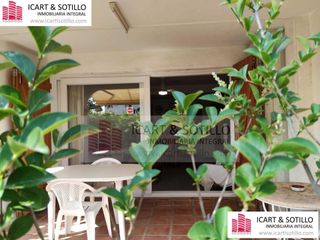 Apartament a Les Salines. Apartamento con terraza privada y garaje a solo 200 metros de la