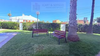 Piso en Les Salines. Precioso piso jardin con garaje a 200 metros de la playa en la c