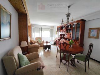 Appartamento in Casco Urbano. Amplia vivienda céntrica con ascensor, 4 dormitorios y gran lumi