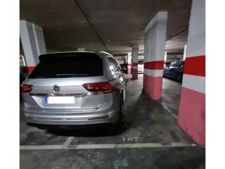 Parking voiture dans Pau marsal  158. Garaje en venta en cementiri vell