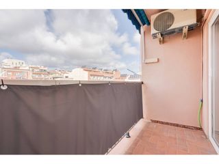 Àtic  Calle joaquín costa. 84m2  4 hab  balcón