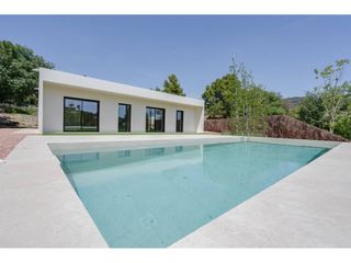 Casa a Matadepera. 280m2  4 hab  zona chillout con piscina y garage