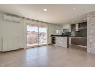 Flat  Calle marconi. 97m2  4 hab  trastero  balcón  a un paso del parc de sant jordi