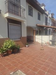 Maison à Castilleja de la Cuesta. No dejes pasar esta oportunidad, magnifica casa con jardin muy a