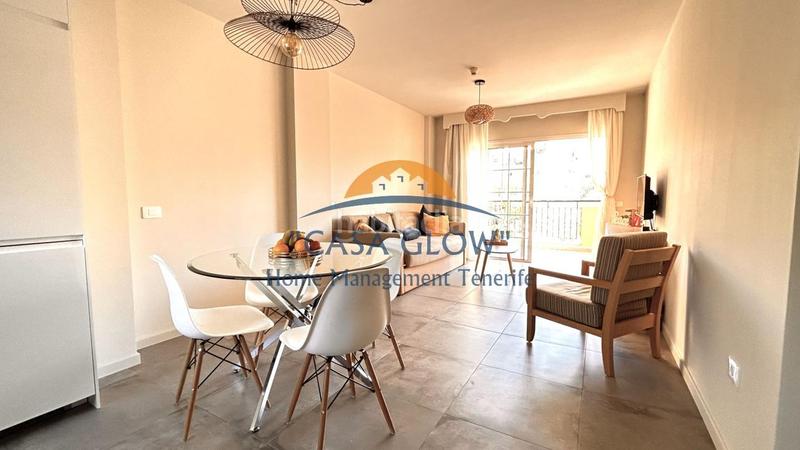 Foto 8e1c8d9f-d635-4b96-b6a9-734ea0bb6cdb. Ático hermoso apartamento renovado en Los Cristianos Arona