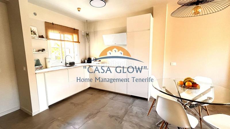 Foto fd0d4445-6c80-44ed-9a05-7a5f61ebee44. Ático hermoso apartamento renovado en Los Cristianos Arona